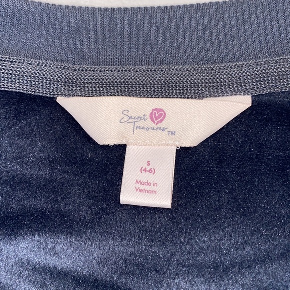 SECRET TREASURES PAJAMA SET SIZE SMALL 4-6 - Picture 3 of 5